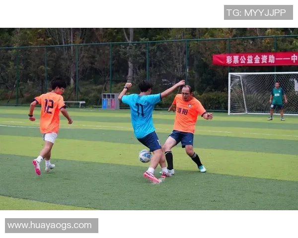 足球球星四件套解析：装备、技巧、训练与精神，全面提升竞技水平