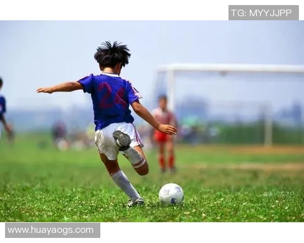 足球场球星如何巧妙应对停球难题提升技术水平与比赛表现